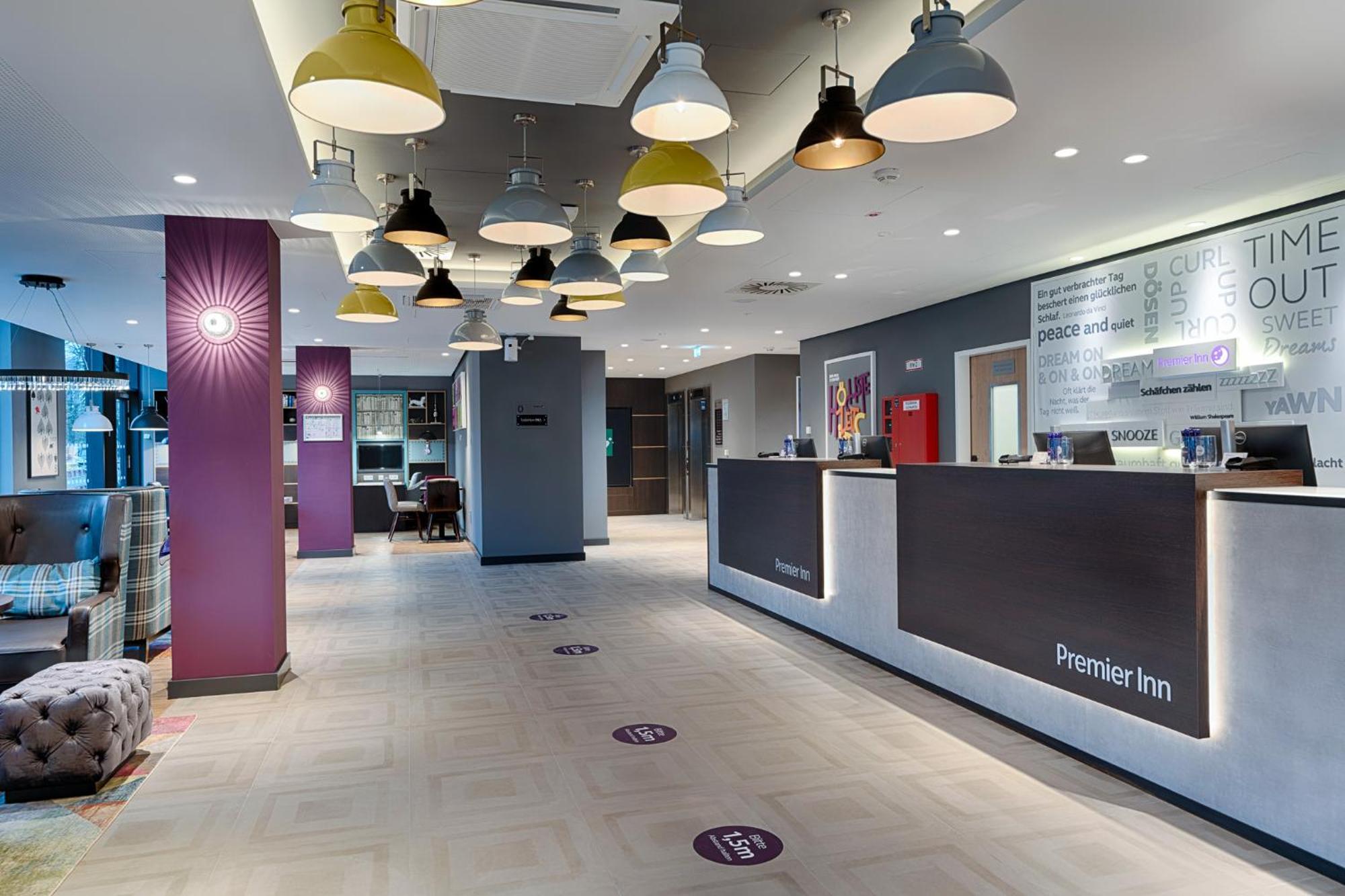 Premier Inn Berlin City Wilmersdorf ภายนอก รูปภาพ